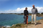 Runa en mijn vader aan de kust van Kercanic (dag 10)